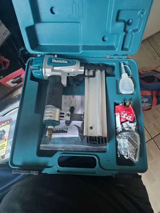 Pistola de Pregos Makita 