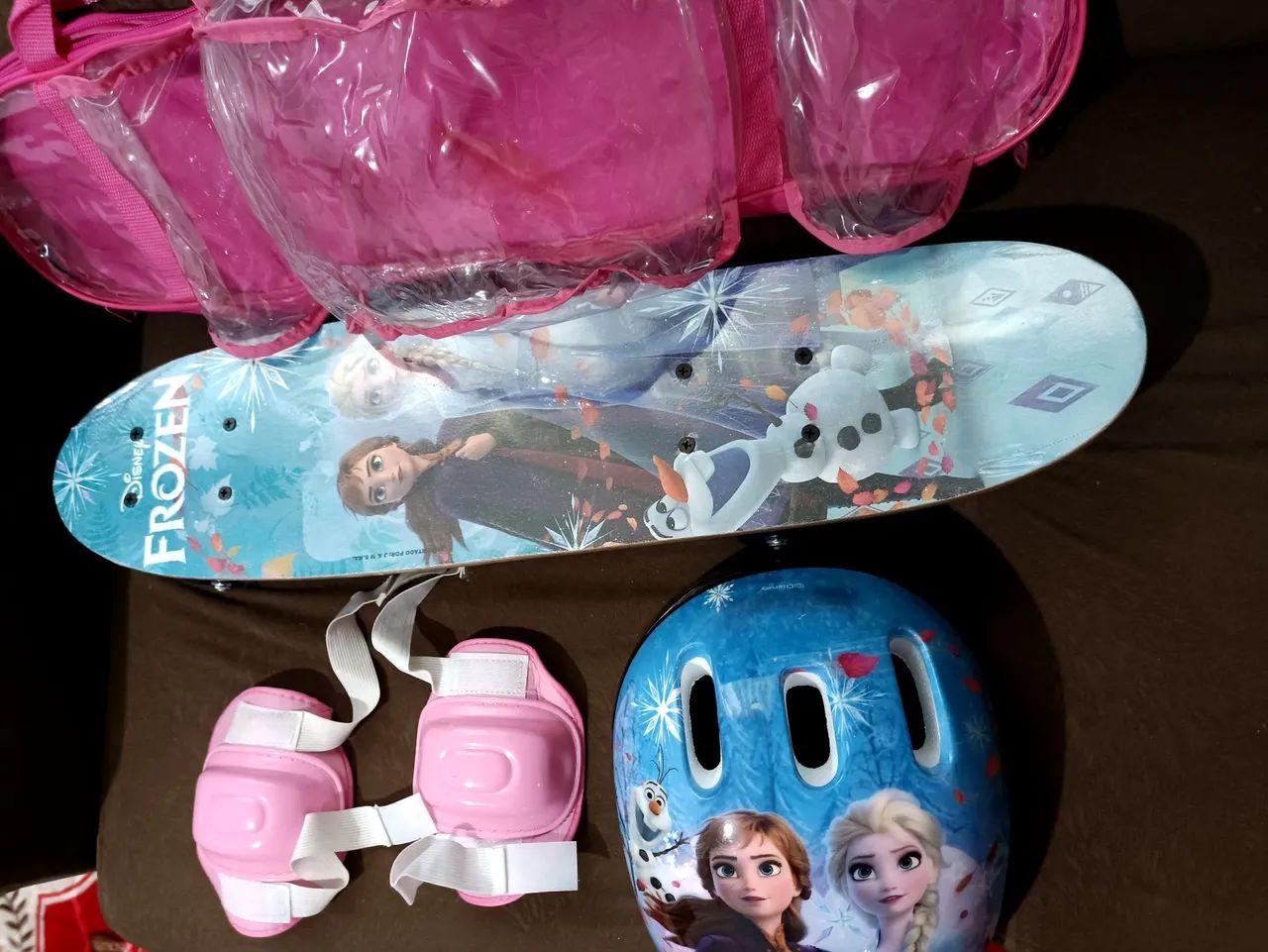 R$169.99 Skate Frozen com capacete e um par de proteção novo skate infantil 0km novo - Foto 5