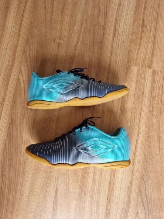 Chuteira de Futsal Umbro Vibe - Tamanho 37 - Foto 2