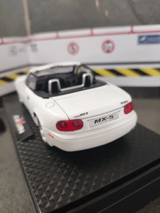 Miniatura Mazda MX-5 Conversível 1:32 15cm com luzes - Foto 4