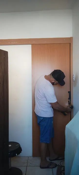 Serviço de instalação de portas - Foto 2