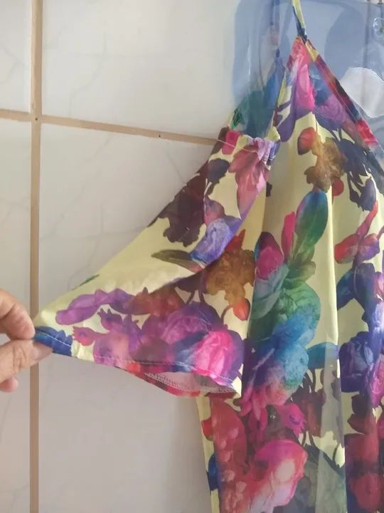 Blusa floral com transparencia (M) - Foto 2
