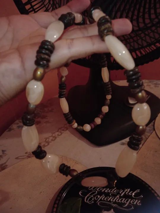 Antigo colar feminino