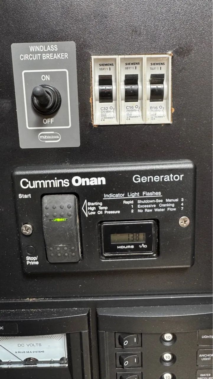 Lancha Ventura 330 Premium com Motor Volvo Pente 8.1 380Hp com apenas 282 horas  - Foto 8