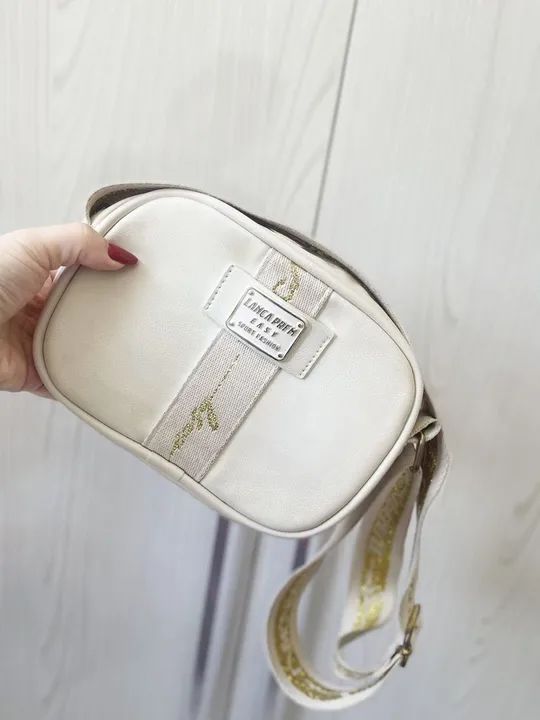 Bolsa lança perfume 