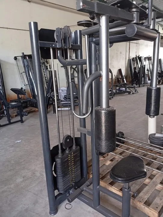 Aparelho de Musculação para Puxada e Peito