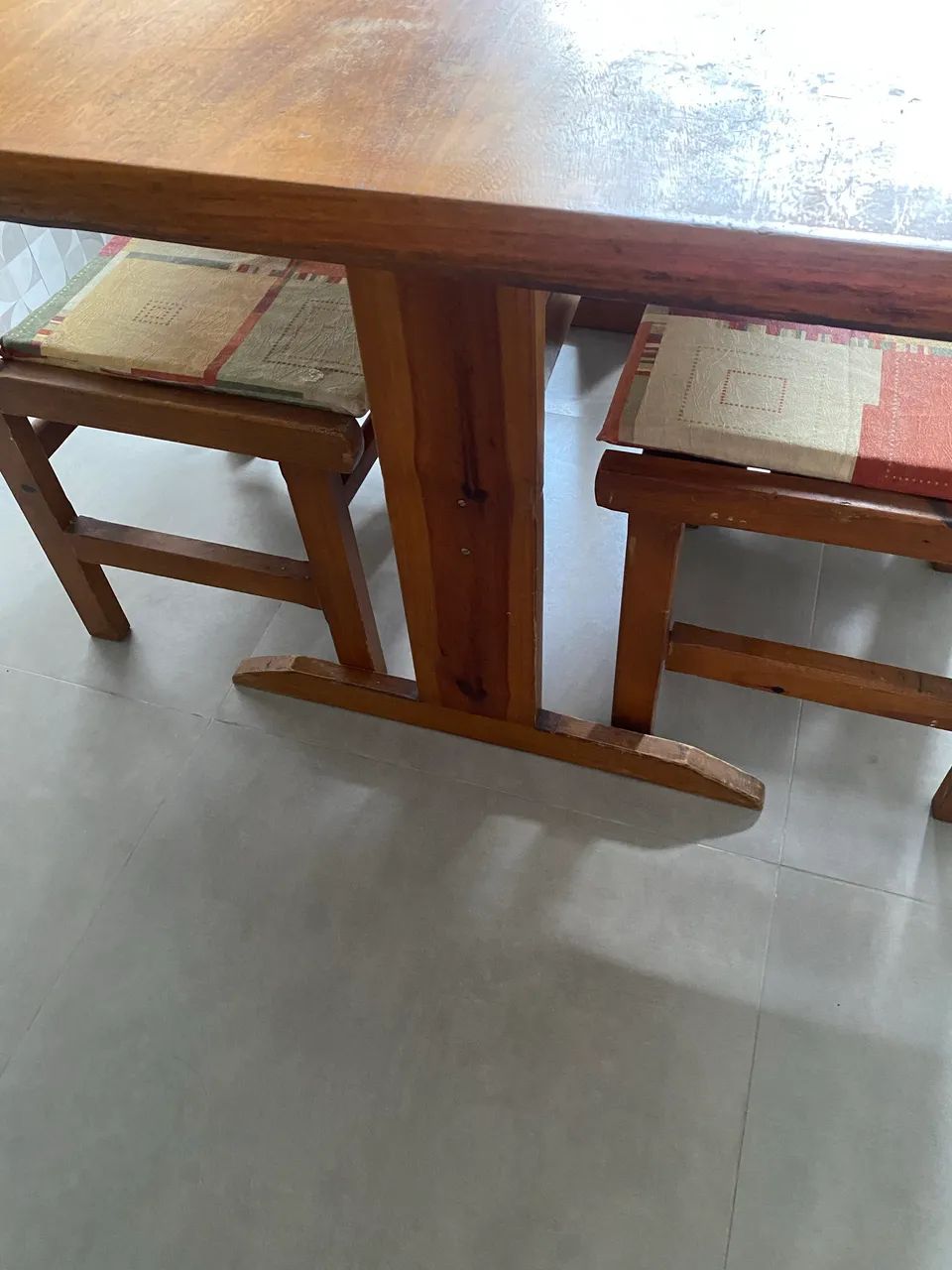 Mesa+4 cadeiras de madeira - oportunidade! - Foto 4