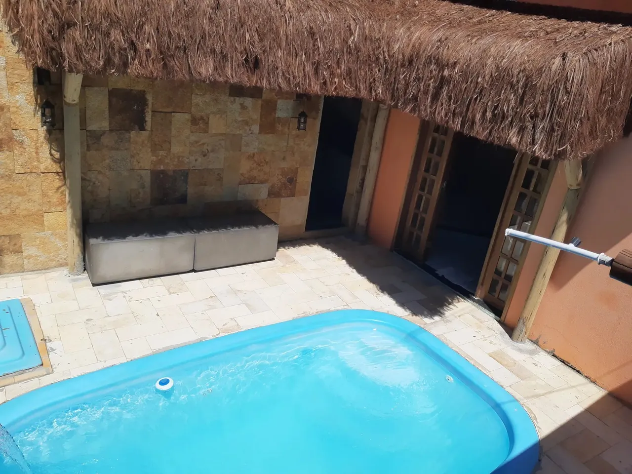 Casa para aluguel possui 250 metros quadrados com 3 quartos