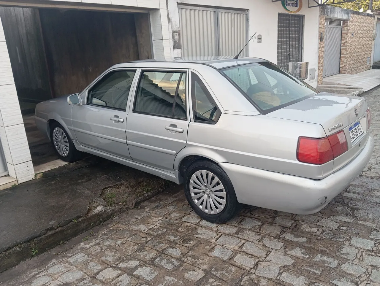 VENDO UM SANTANA 2001 CARRO EXTRA!