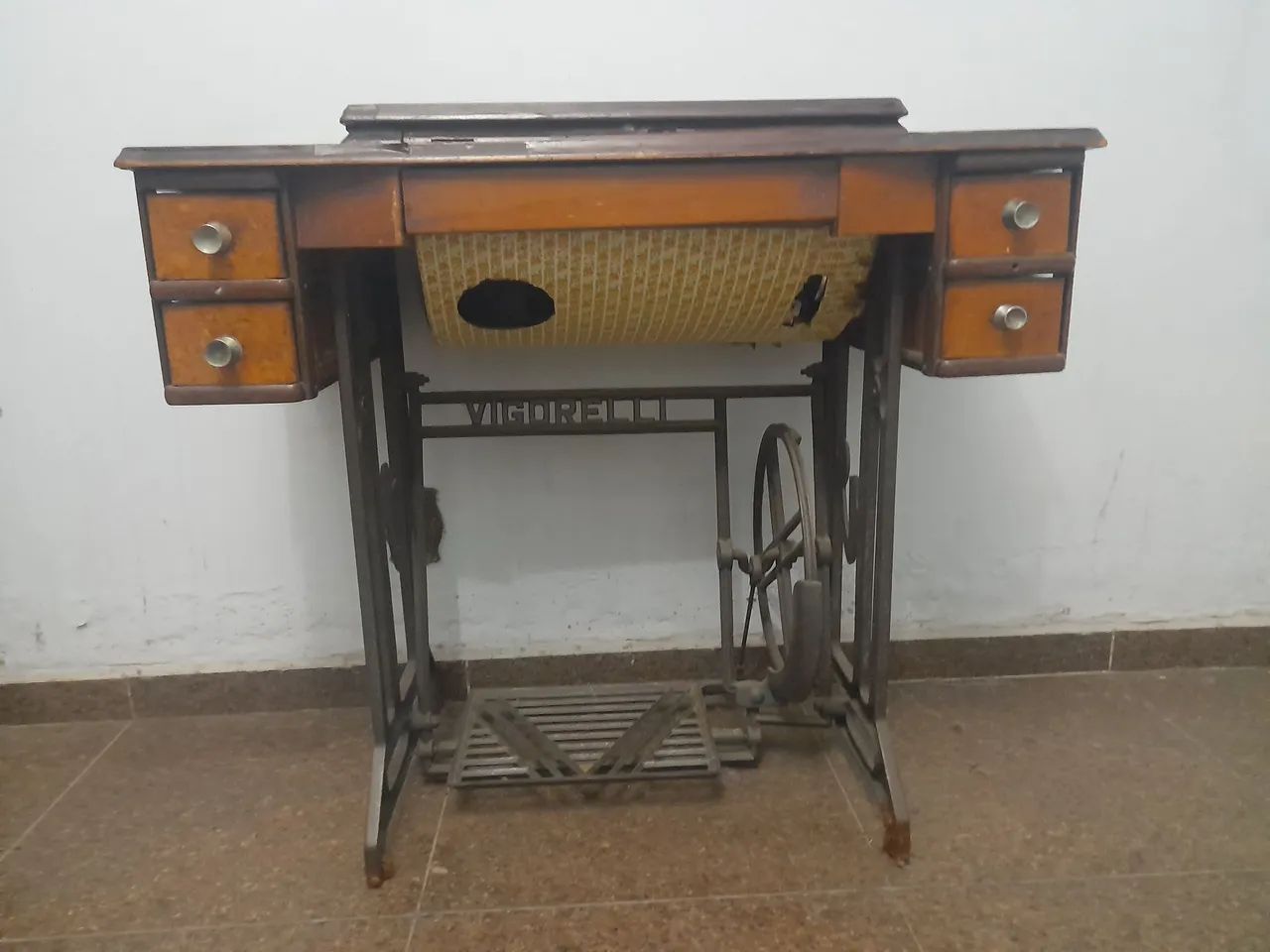 Máquina de Costura Vigorelli Antiga