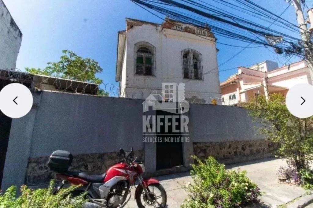 Casa no Centro de Niterói com Terreno para Investimento
