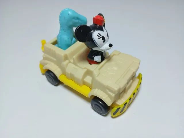 bonecos Disney World Resort 2023 Mc donald's Coleção 7 figuras - Foto 4