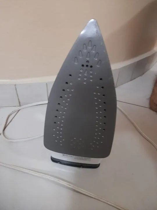 Ferro de passar  R$ 60