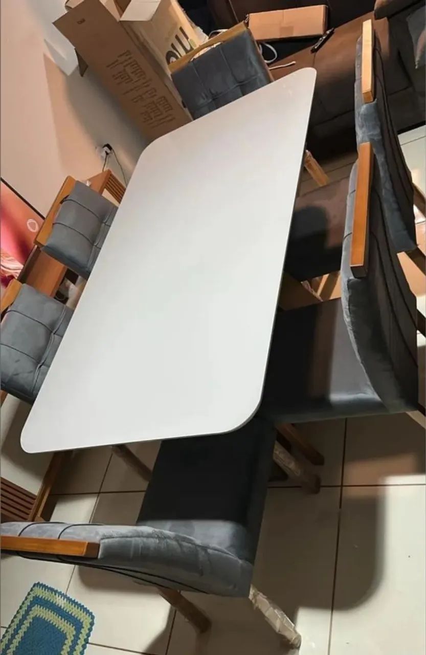 Mesa de jantar prima com 6 cadeiras 