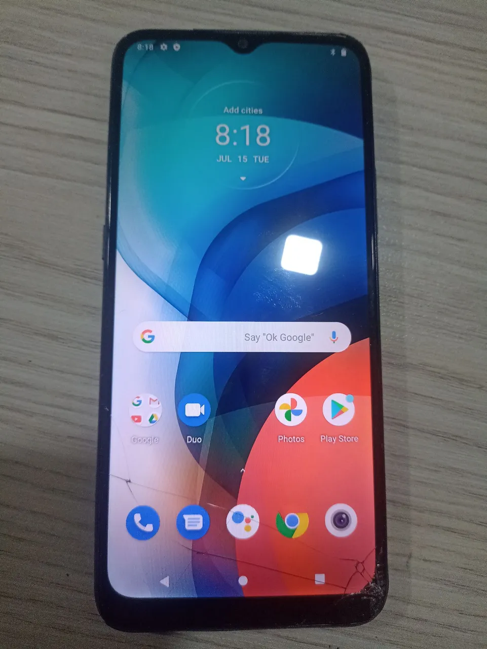 Vendo esse moto E7 único defeito e a tela trincada