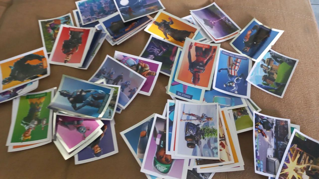 Figuras figurinhas Cards Fortnite variadas avulsas álbum figuras coleção