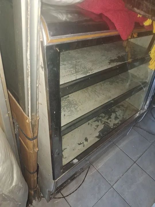 Vendo vitrine Geladeira de Vidro Usada - Foto 4