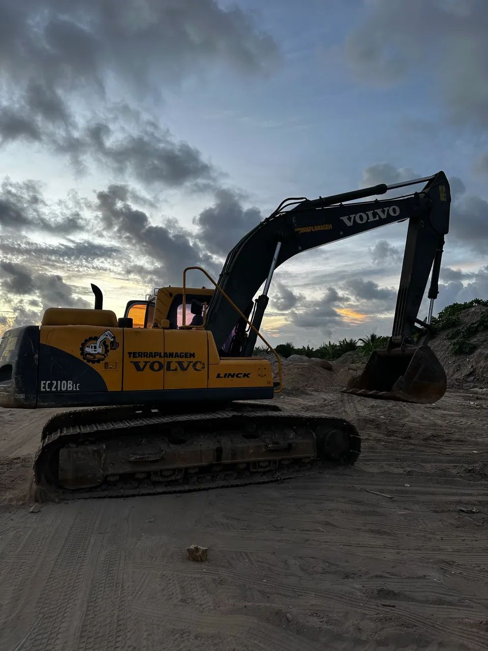 Oportunidade! Escavadeira EC210 BLC VOLVO - Foto 3