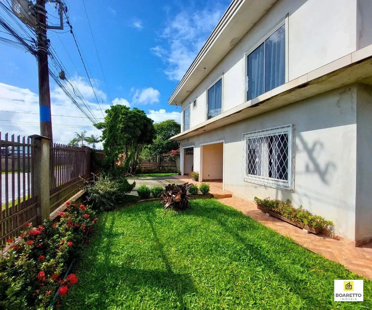 Sobrado de esquina à venda no Bairro Fátima - Joinville/SC.