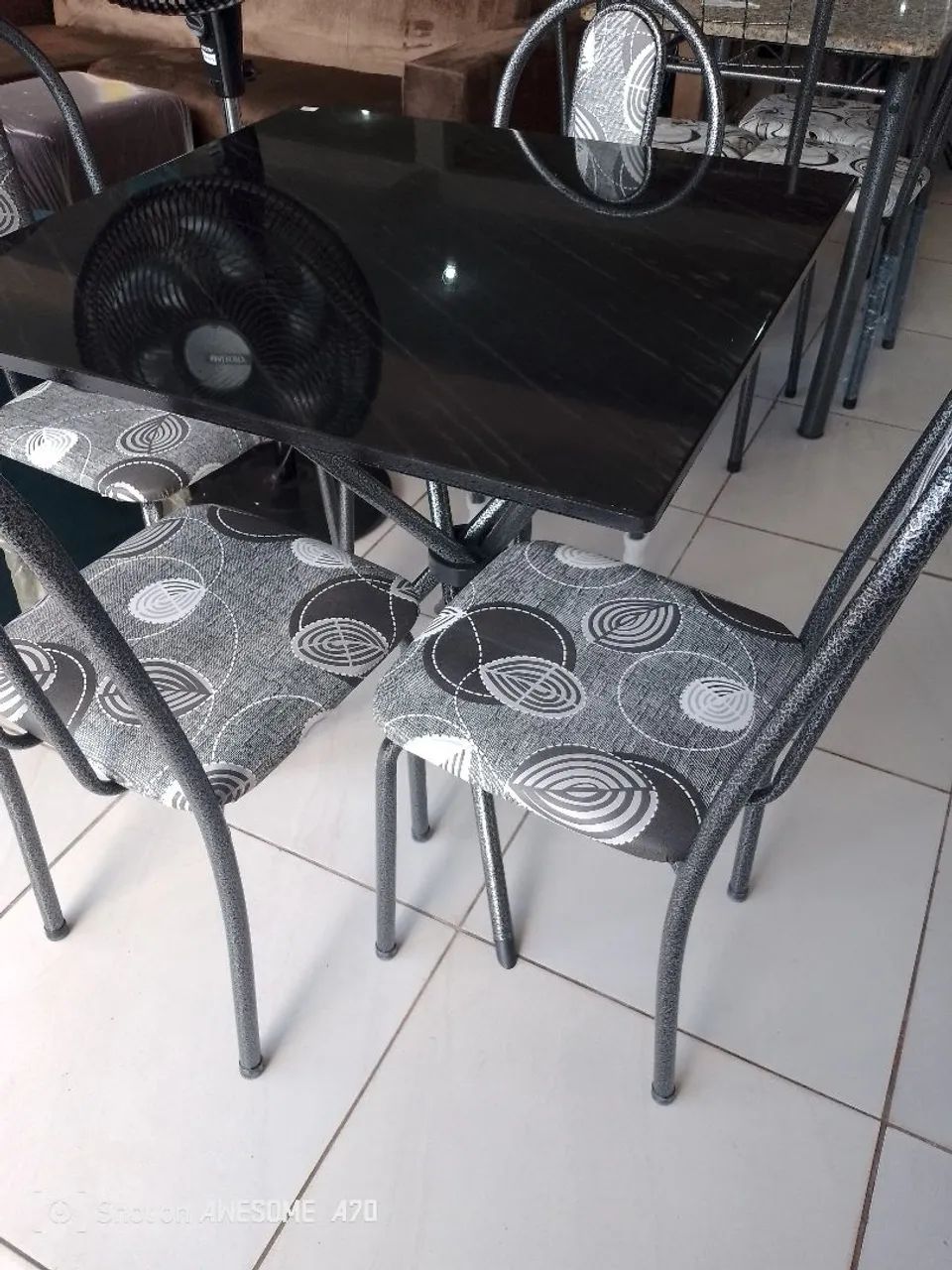 Conjunto de mesa com 4 cadeiras com entrega e montagem grátis  - Foto 2