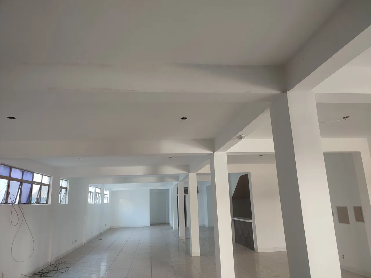 Alugo sala comercial na Av. Independência nr 5496 St Aeroporto.