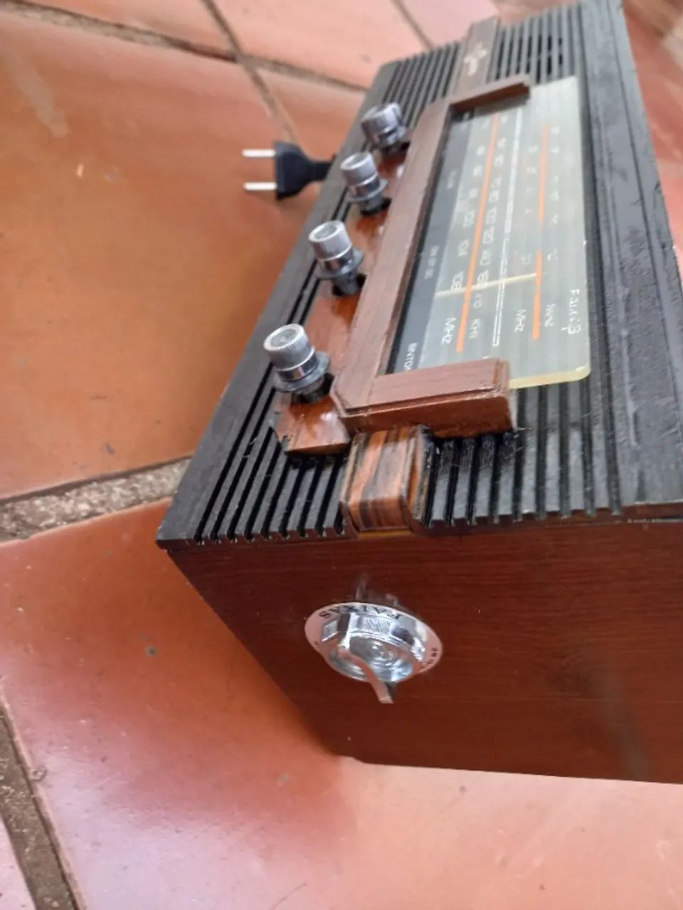 Rádio Motoradio Caixa Madeira 06 Faixas  - Foto 2