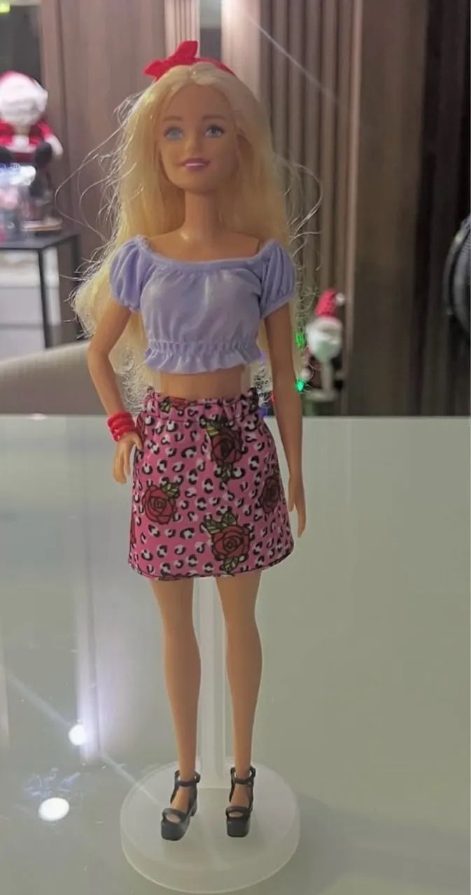 Barbie com óculos estilosos - Foto 5