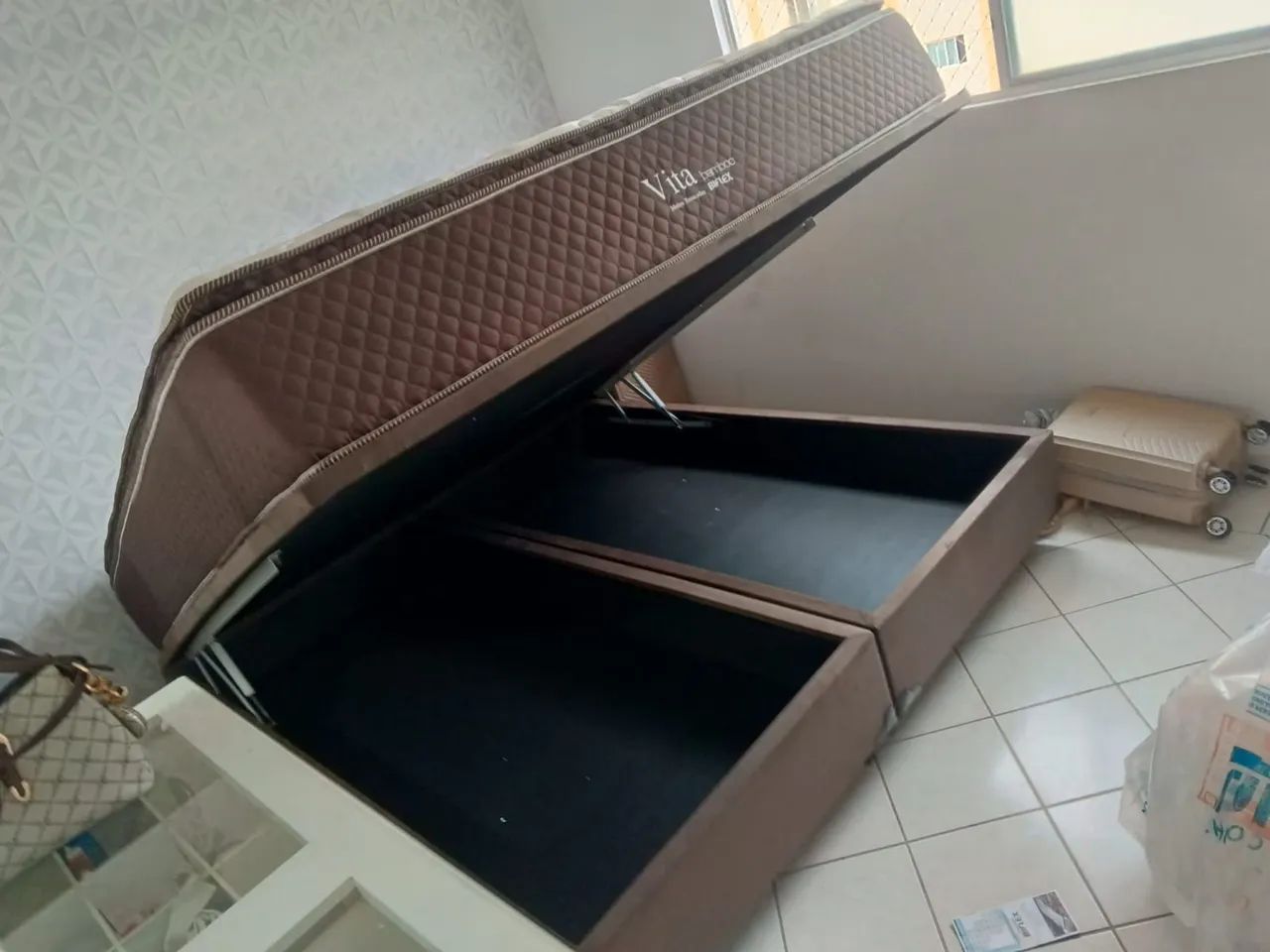 Base baú Super King com colchão d33 tudo Novo