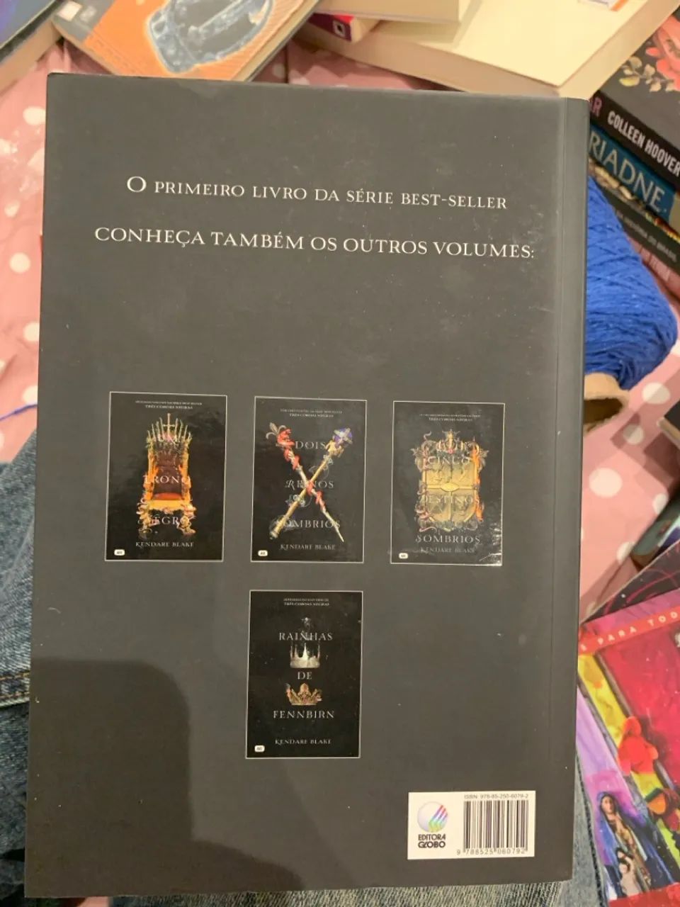 Três Coroas Negras - Kendare Blake - Foto 2
