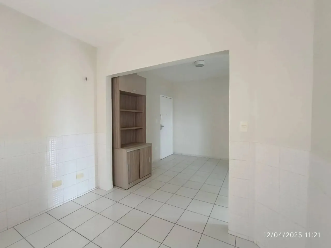 Apartamento com 60m², reformado, no bairro Cabral.