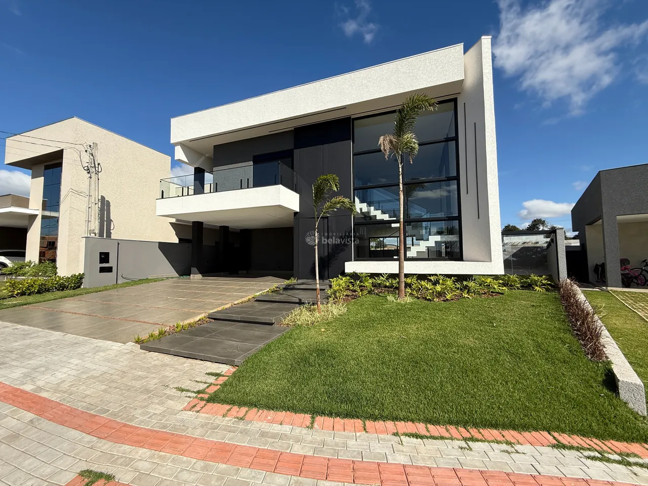 BELÍSSIMO SOBRADO À VENDA NO CONDOMÍNIO GRAN RESIDENCE EM ARAPONGAS.