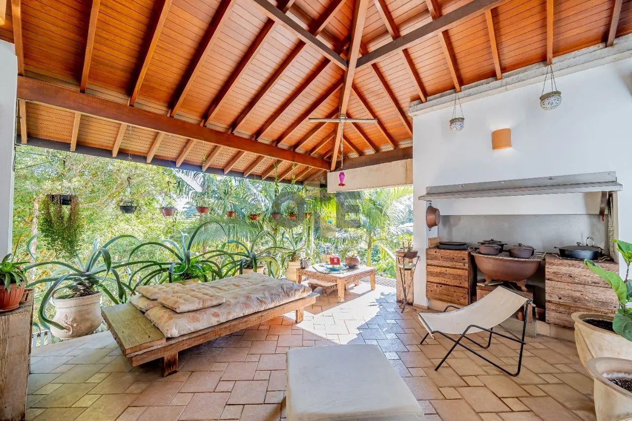 Casa com 4 dormitórios, sendo 3 suítes para venda na região Granja Viana - Cotia