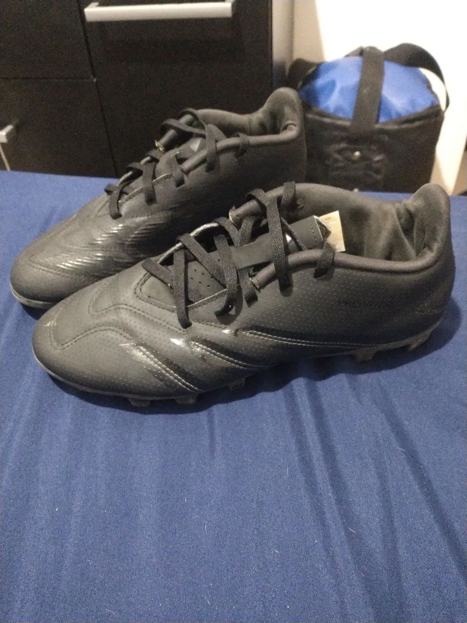 Chuteira Predator de campo da Adidas - Preto