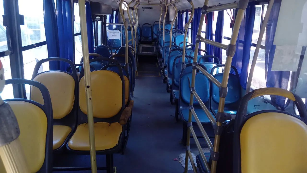 Ônibus curto Marcopolo em ótimo estado motor traseiro com molas não é suspensão a ar - Foto 3