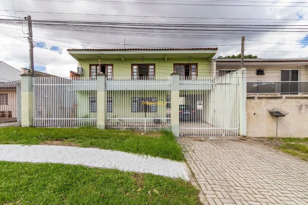 Sobrado de 235m² à venda no Sítio Cercado