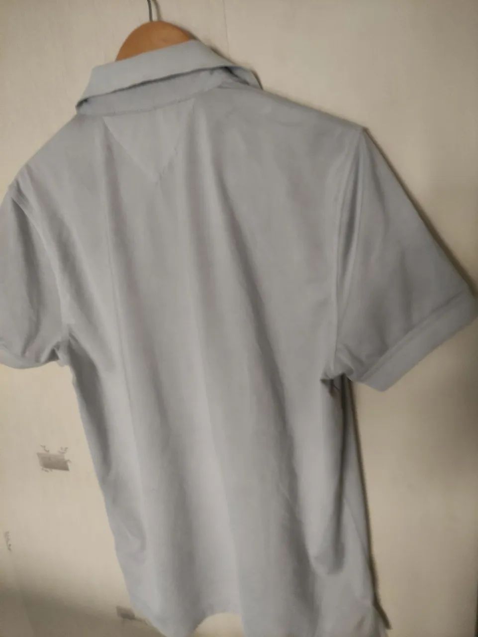 TOMMY HILFIGER PERFORMANCE POLO TAM M 45,00<br>CINZA <br>ALTURA 74CM<br>LARGURA 62CM<br>OMBRO 50CM - Foto 2