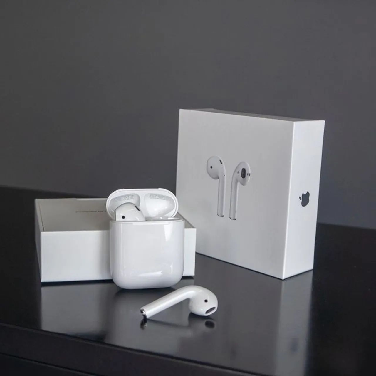 AirPods 2 Geração - Sem Fio com Estojo de Carregamento - Foto 3