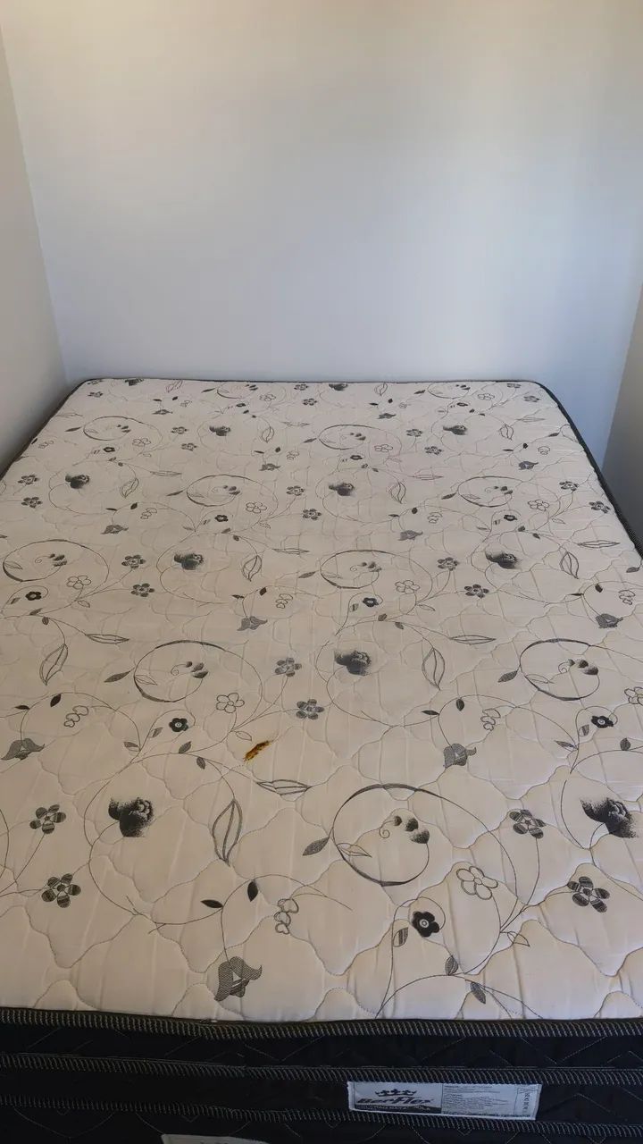 Cama box com colchão 