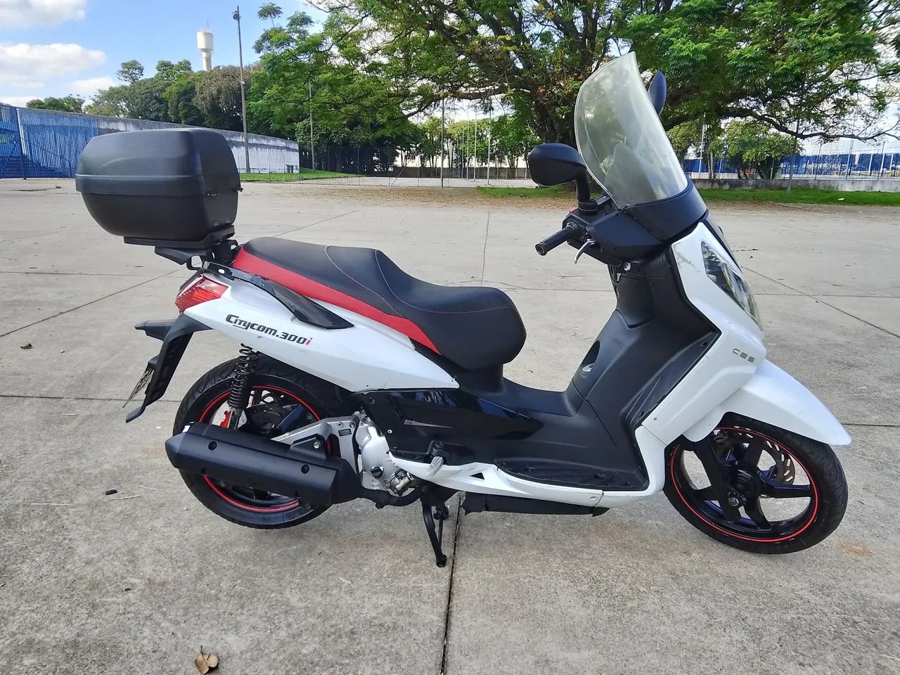Dafra Citycom 300 i Vendo ou Troco aceito carro antigo ou carro com dívida  - Foto 3