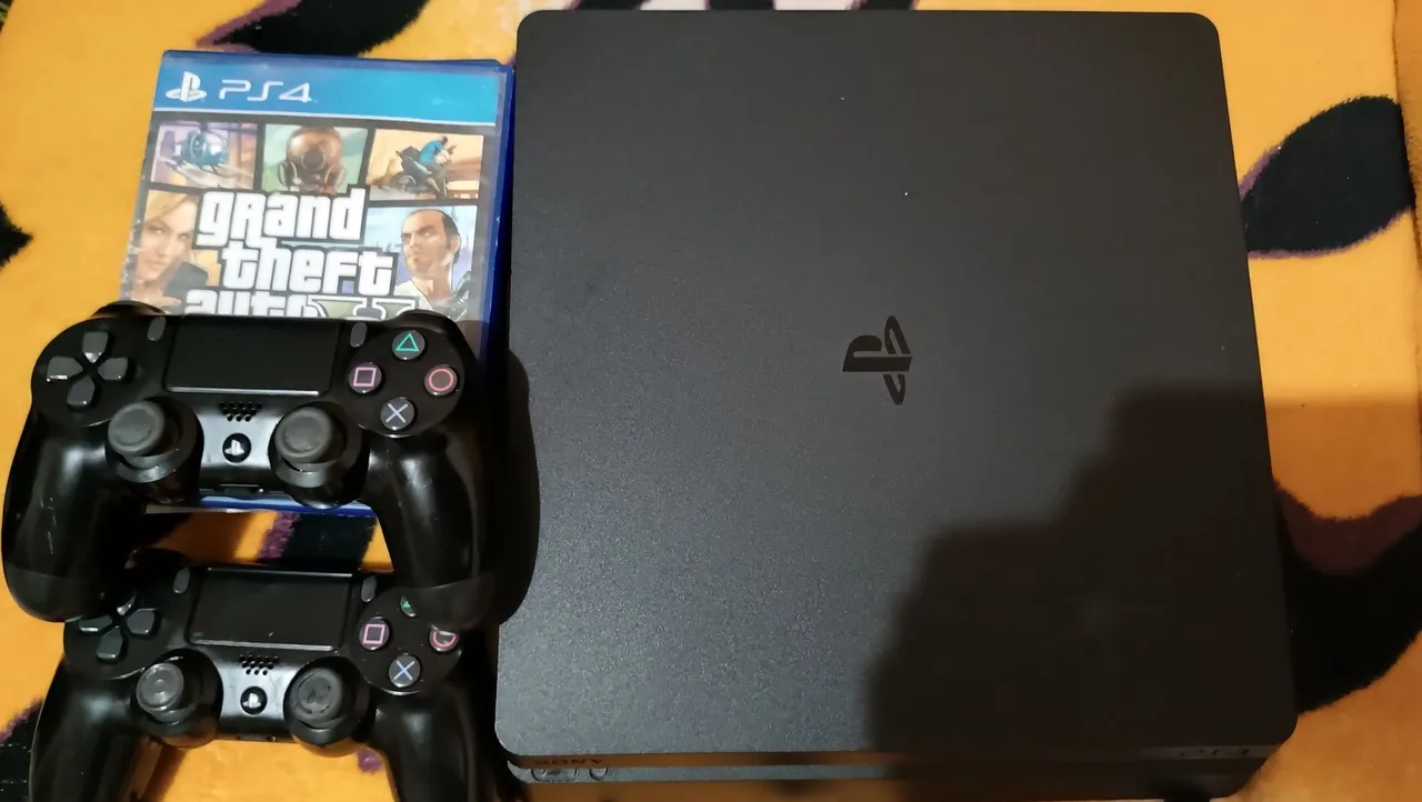 Playstation 4 com 2 Controles e 3 jogos