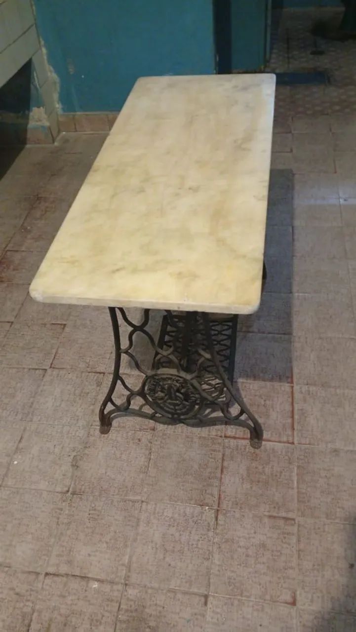 Pé de máquina com Pedra de mármore 