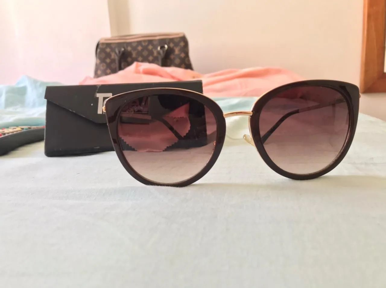 Óculos de sol modernos com design elegante