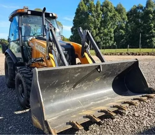 RETROESCAVADEIRA CASE 580 N 2023