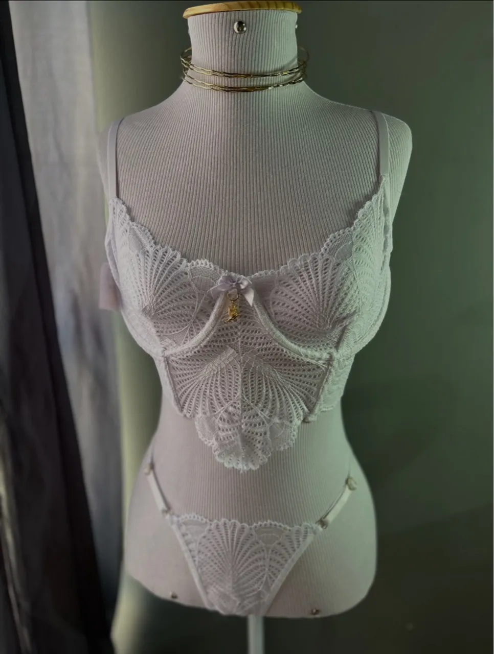 Conjunto de lingerie rendada branca
