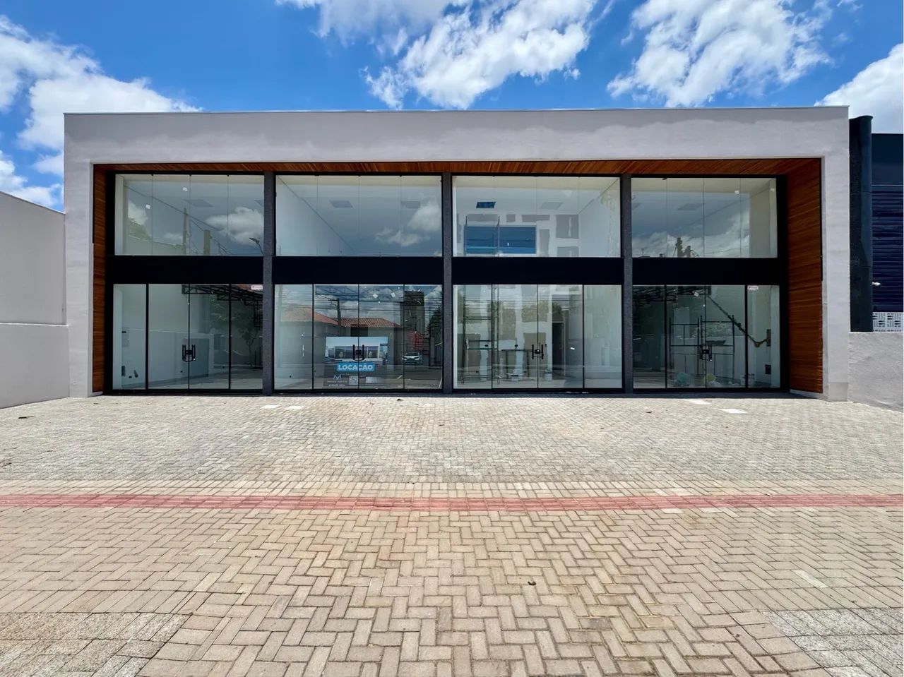 Locaçäo de Salas Comerciais com excelente localização