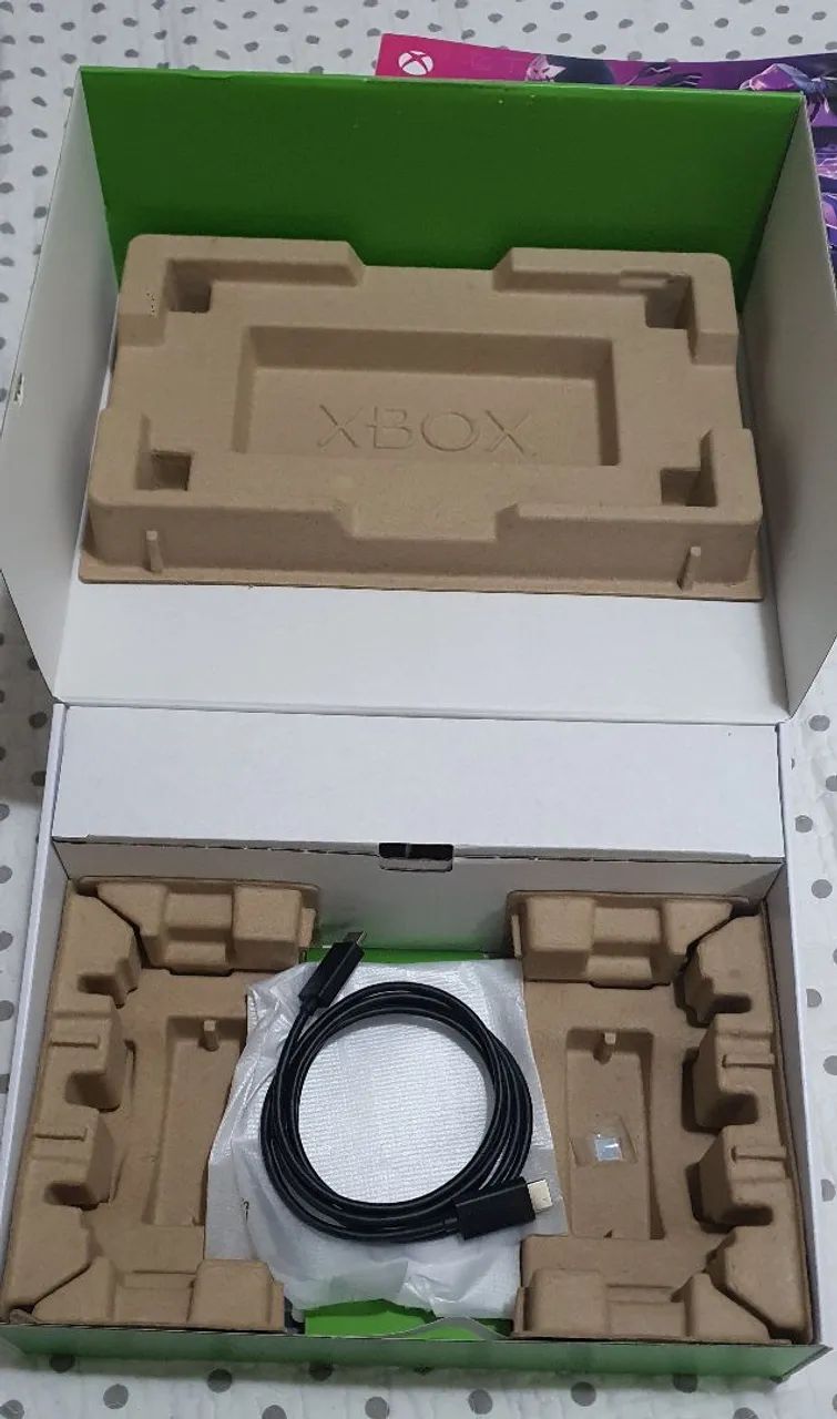 Vendo console super conservado XBOX SERIES S + 2 CONTROLES+ 2 EXAUSTORES+CAIXA ORIGINAL.  - Foto 3
