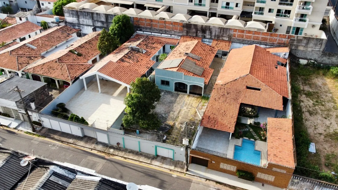 Casa na Ponta do Farol com energia solar - amplo estacionamento - terreno 560 m²