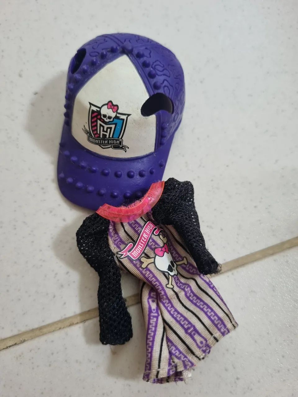 Roupa e chapéu Monster High Clawdeen Wolf Ghouls Sports