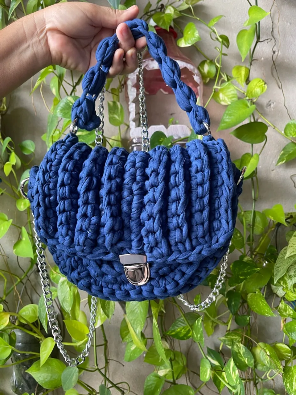 Bolsa de crochê azul elegante