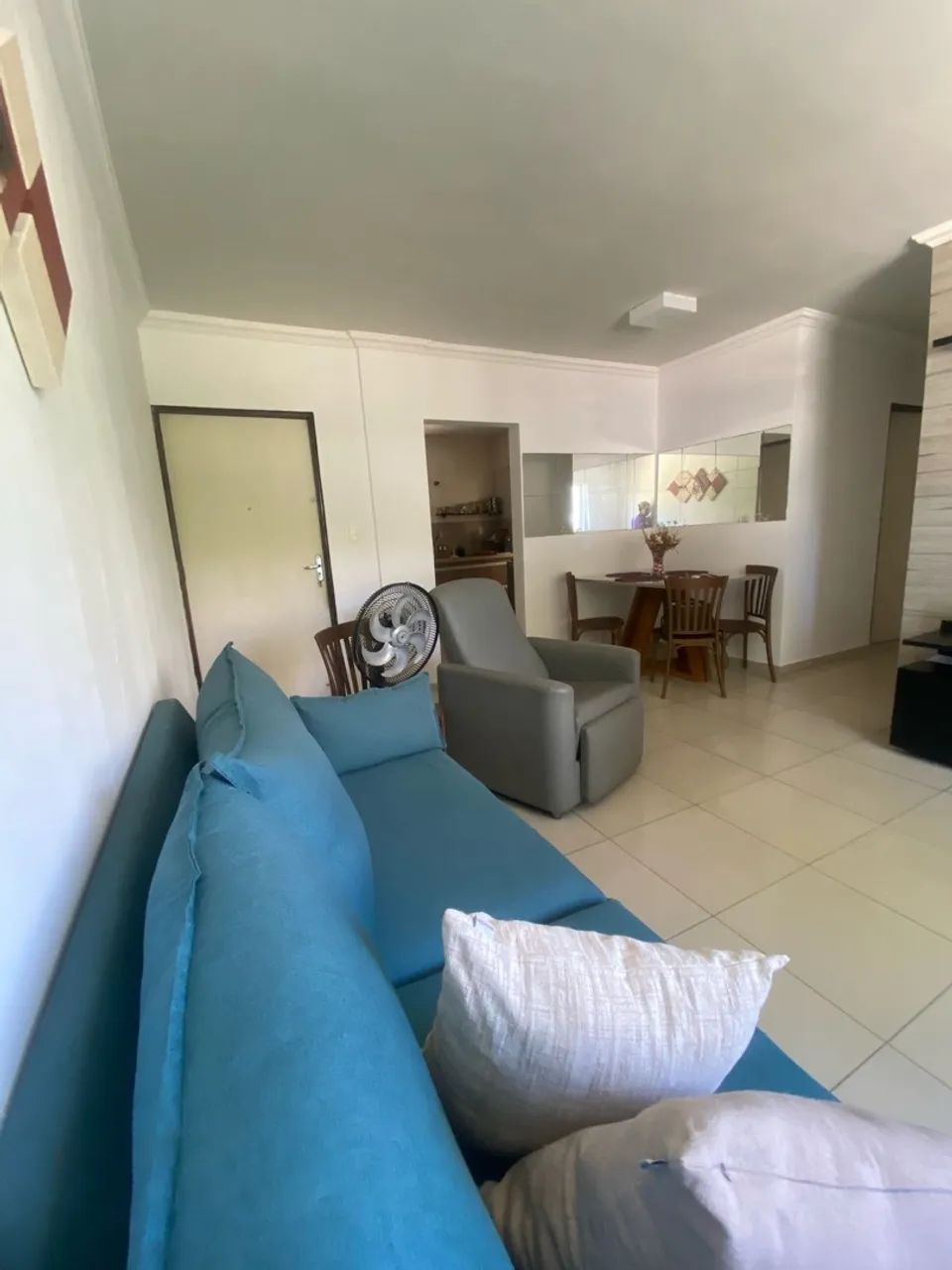 Sofá Azul Confortável e Moderno